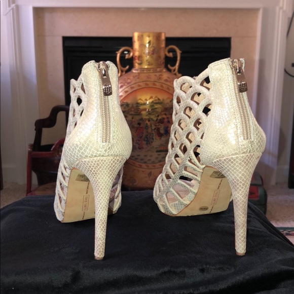 Brand new Vince Camuto faux leather heeled shoes - Picture 2 of 4